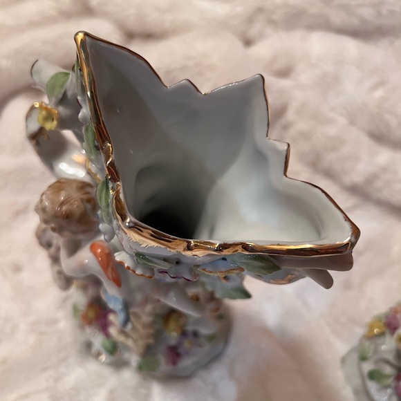 Vintage UCAGCO Porcelain Cherub Vases - Picture 9 of 11
